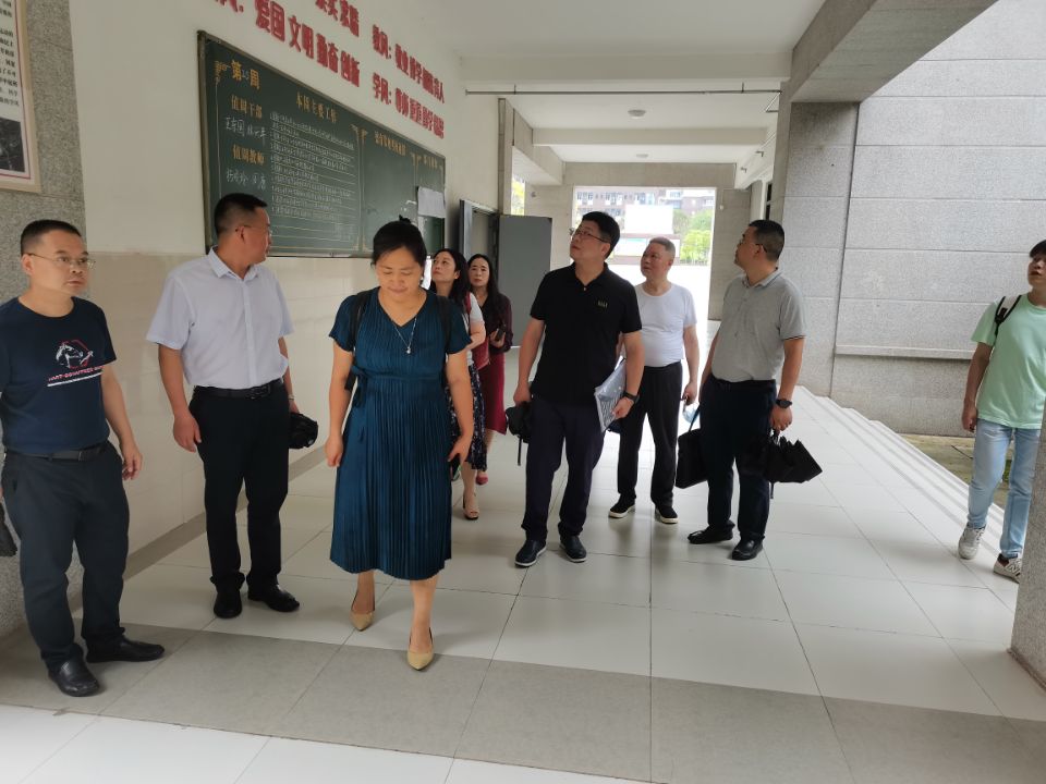 参观教学楼6.jpg
