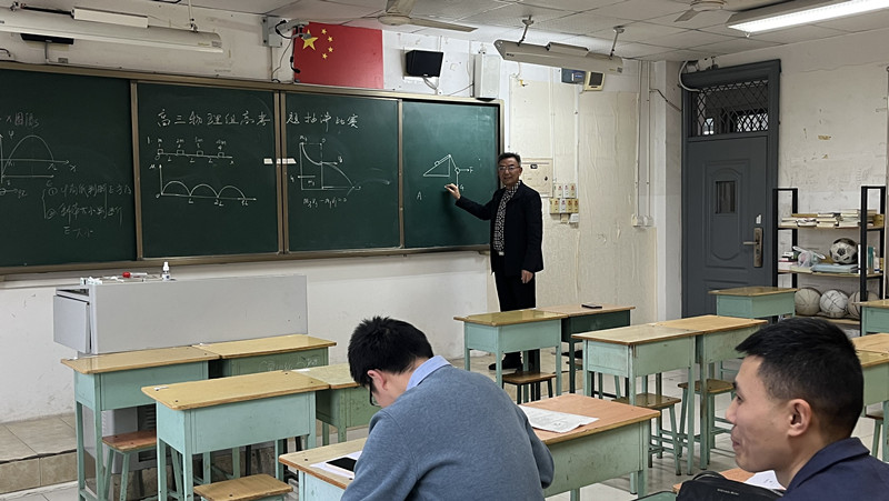 1679882274431010547.jpg 物理4.jpg