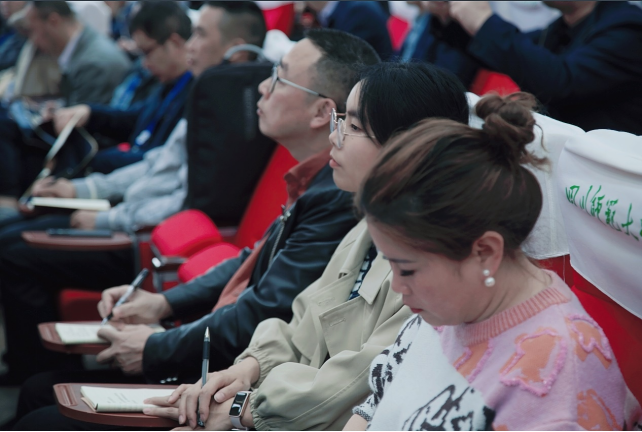 1712105226275043130.png 学校数字化管理创新 助力六中教育提质增效162.png