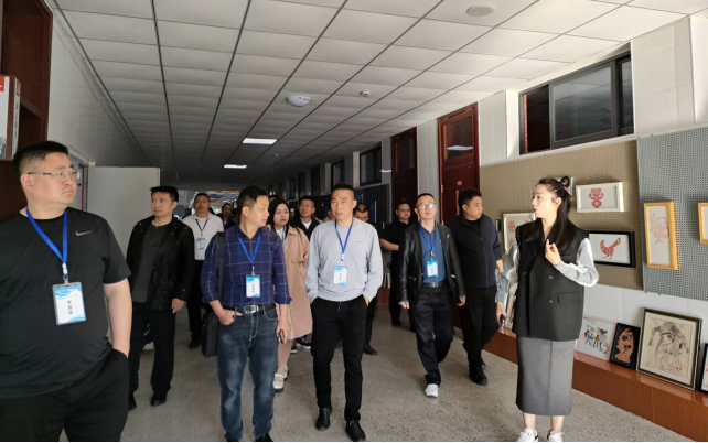 1712105577227097612.png 学校数字化管理创新 助力六中教育提质增效475.png
