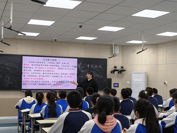何玲.jpg