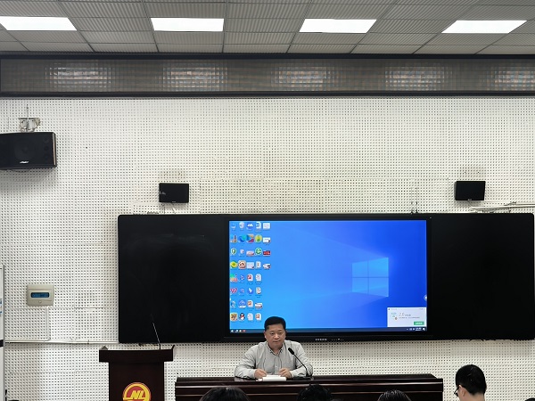 张校评课.jpg