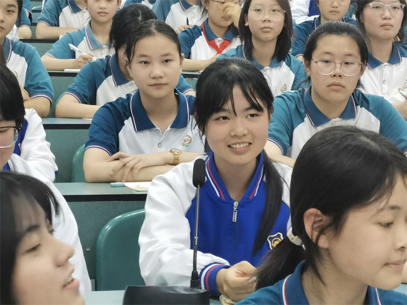 学生互动 (2).jpg
