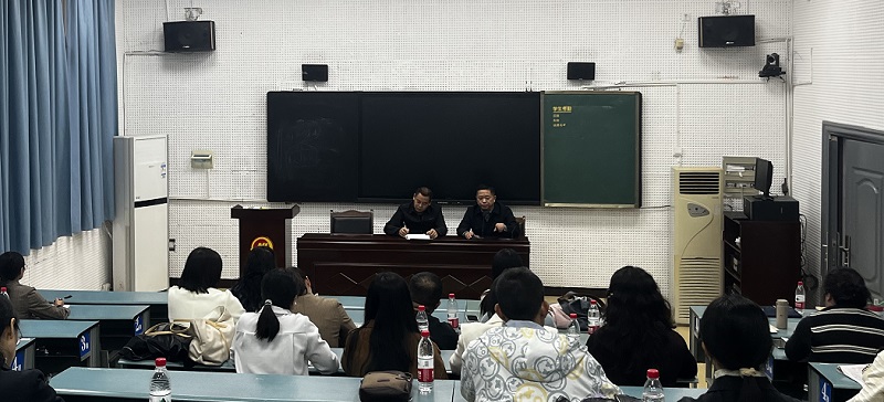 张校长讲话.jpg