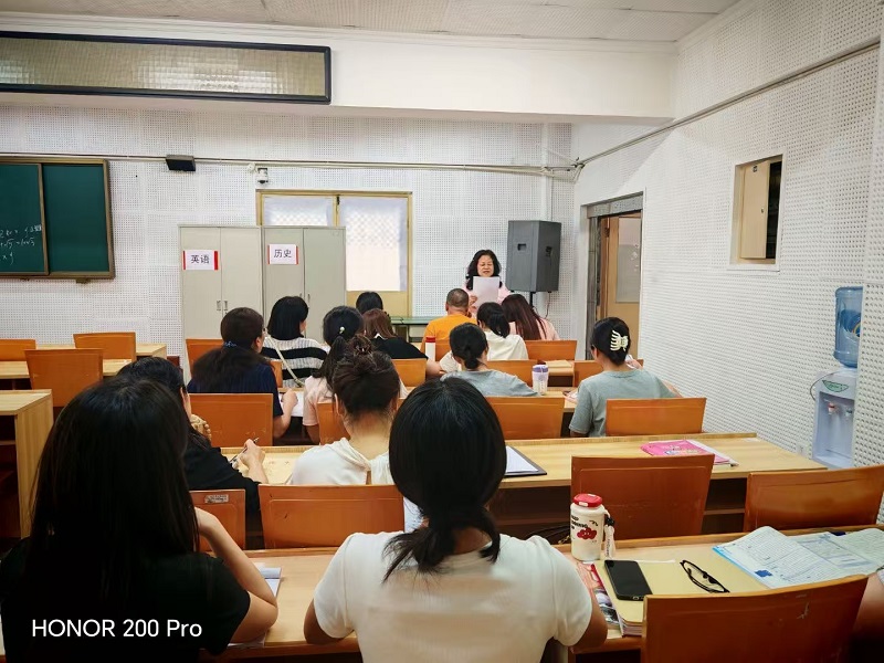 （插图三校区教研会图片）.jpg